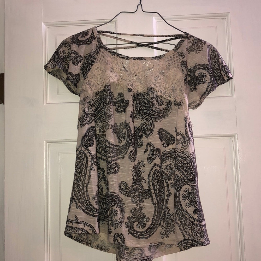 Black and cream color lace t shirt